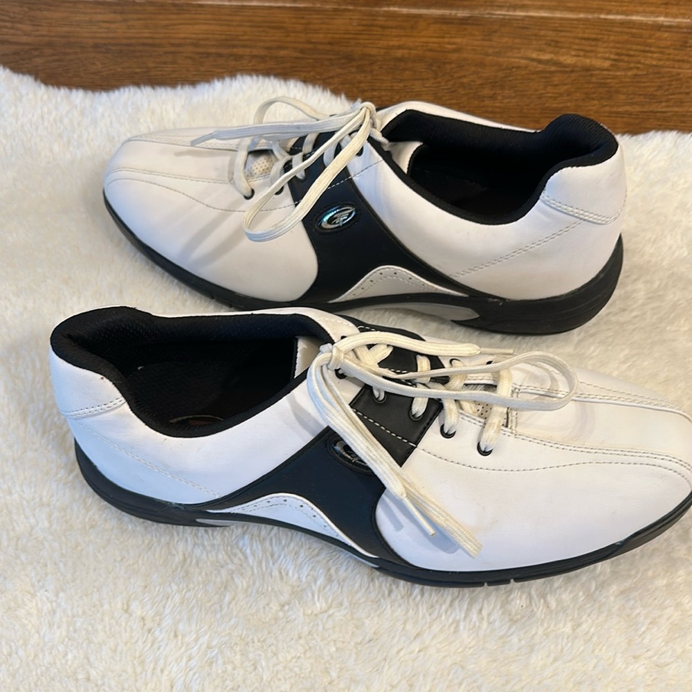 Men’s golf shoes